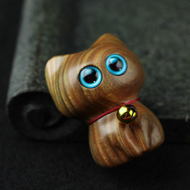 Aura Craft sandalwood carved cute cat crafts can be used in tea rooms, meditation rooms, and study rooms.