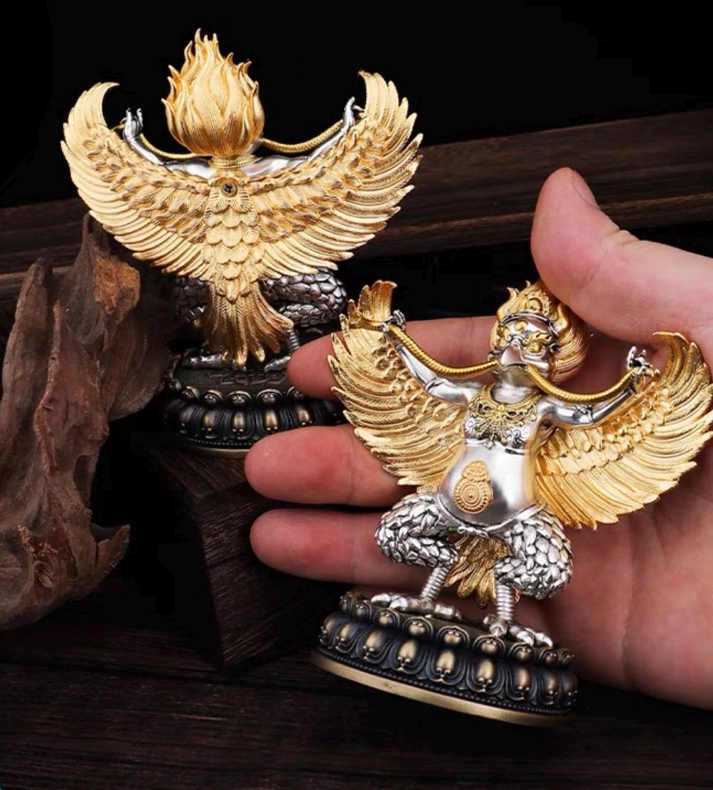 Aura Craft Tibetan Tantric Brass Golden Winged Dapeng Bird Guardian Buddha Amulet to Ward Off Evil and Peace Ornaments